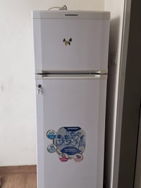 ثلاجة • للبيع