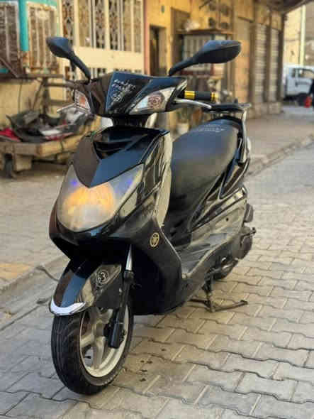 للبيع دراجه سكنس فحل مال رمبه ياباني الاصلي قبق البانزين نفخ ستان كهربائي نوزل خطين  محرك بلادي برغي مملعوب بيه كهربائيات كلها شغاله وراقها كامله أوي نقص مابيها السعر (750》الف العنوان بغداد الكرخ الاتصال على الرقم ***********
