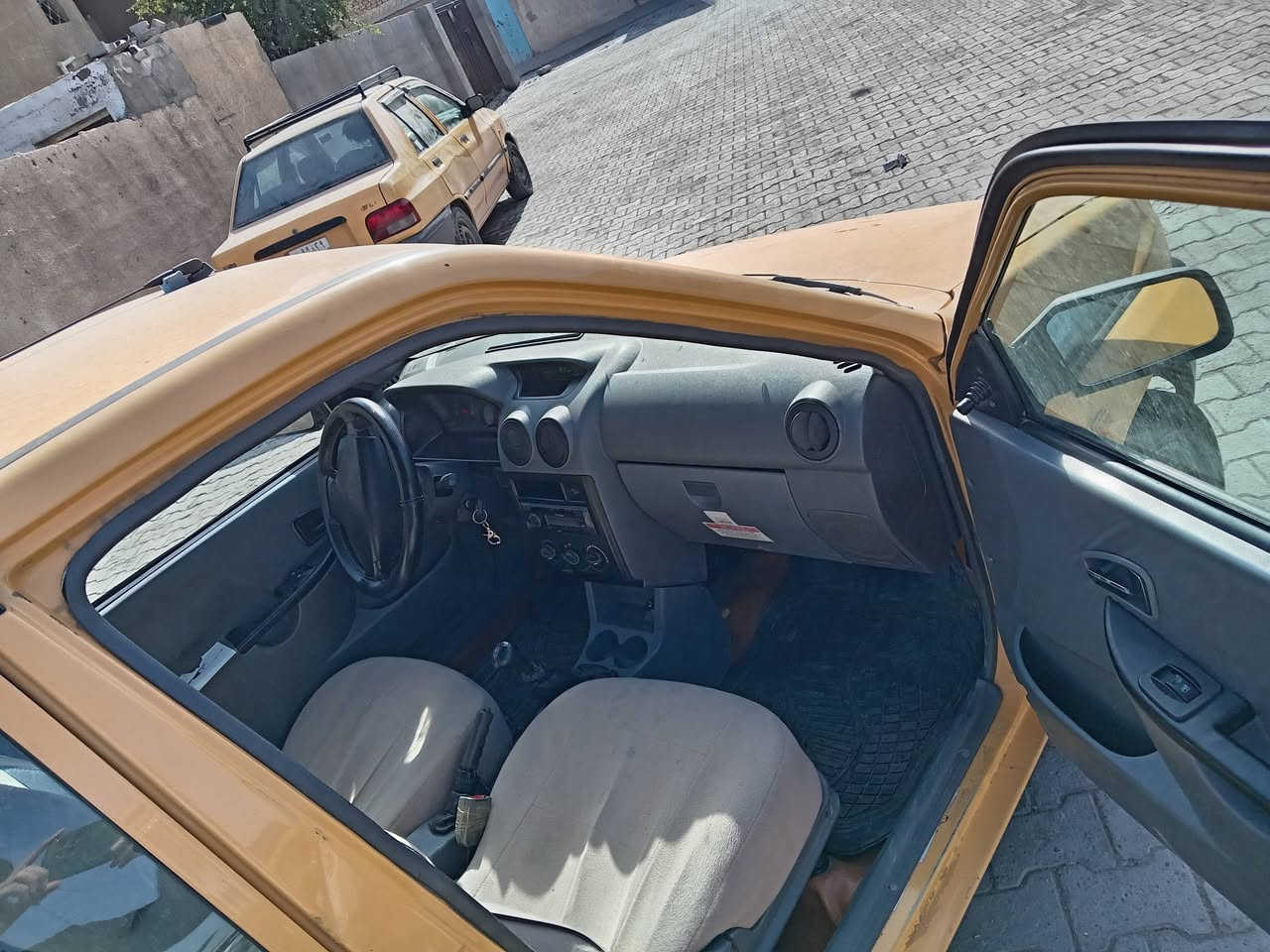 سايبا مديل 18 كير مكينة صدر تمام تبريد شغال سياره مال جناي كبل للشارع مصفره من كلشي سنوية 28 مكنها بغداد الجديده للتصال ***********
