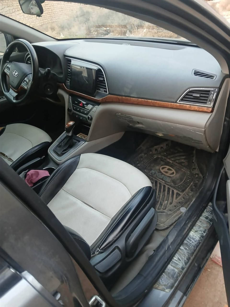 النترا ٢٠١٨ رقم بغداد حادثهه جاملغ وبنيد وبيها صبغ قبق الصندوك جاهزه من كلشي كير محرك تبريد تخم تاير السعر١٠٨ وبيها مجال *********** مكاني الاسكندريه
