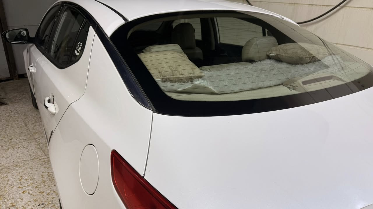 السلام عليكم
اوبتيما 2011 خليجي 
كير محرك صدر كهربائيات كلها تمام
مكينة 2000 سيارة حلوة ومرتبة وجاهزة كل نقص مابيها
صبغ باب السائق ومباوگ وياه الباب الخلفي والجاملغ الامامي وبيها مكانين صغيرات بيهن صبغ بسيط والباقي كلها بلاد
مكاني بغداد ابي غريب 
السعر 118 
***********
