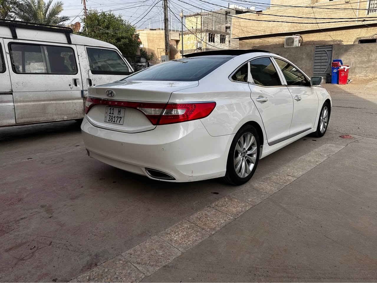 السلام عليكم 
أزيرا خليجي موديل 2014 فول مواصفات محرك 4 سلندر 2400 دوش. ارقام وهزة جديدة 
بصمة 
بانوراما 
كشات جلد وكهرباء وتدفئة السايق واراكب 
حساسات امامي وخلفي 
بردة خلفية كهرباء وبردات بلبيبان
مري شفط وترحيب واشارة بلمراية 
تبريد قطعتين امامي وخلفي ومناخين 
لد امامي وخلفي ولايت زينون بلاد 
السيارة كلش نضيفة استعمال شخصي 
السعر 128 $ 
***********
مكاني بغداد الدورة بغداد, العراق
