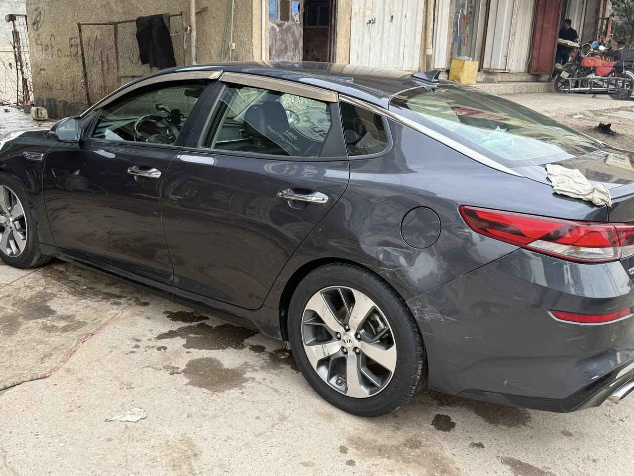 السلام عليكم كيا اوبتما 2019 وارد امريكي ضررها موضح شبر بس بالبنيد وهنا بالعراق جاملغ امامي ايسر تبديل نفس اللون وبيها طخة ع وضعها ممصلحة بالجاملغ الخلفي السياره جديده لاتبخير ولاتنقيص من مي ودهن السعر ١٤٠ ورقه مكانها جزيره بغداد السياحية ***********
