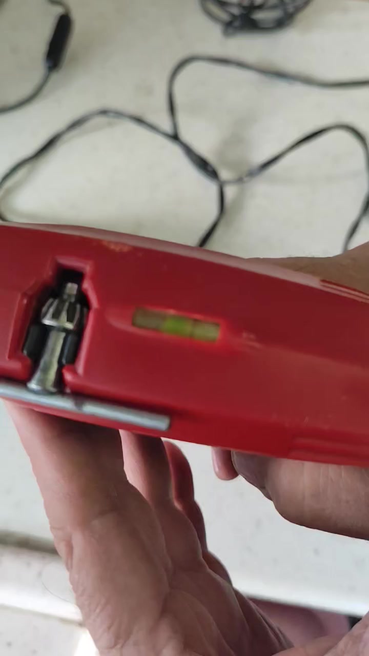 استيراد اوربي 🔔 ابيع الاعلى سعر  وادنى سعر ٥٠ الف
مثقاب لاسلكي من شركة ماكيتا (Makita)، قديم (Vintage) ويعتبر من القطع القابلة للاقتناء (Collectible) يعمل ببطارية ذات جهد 7.2 فولت.
السرعة: تصل سرعته إلى 600 دورة في الدقيقة.


**إذا كنت صاحب هذا الإعلان وتريد حذفه لأي سبب، رجاءا أرسل رسالة إلى الدعم الفني**