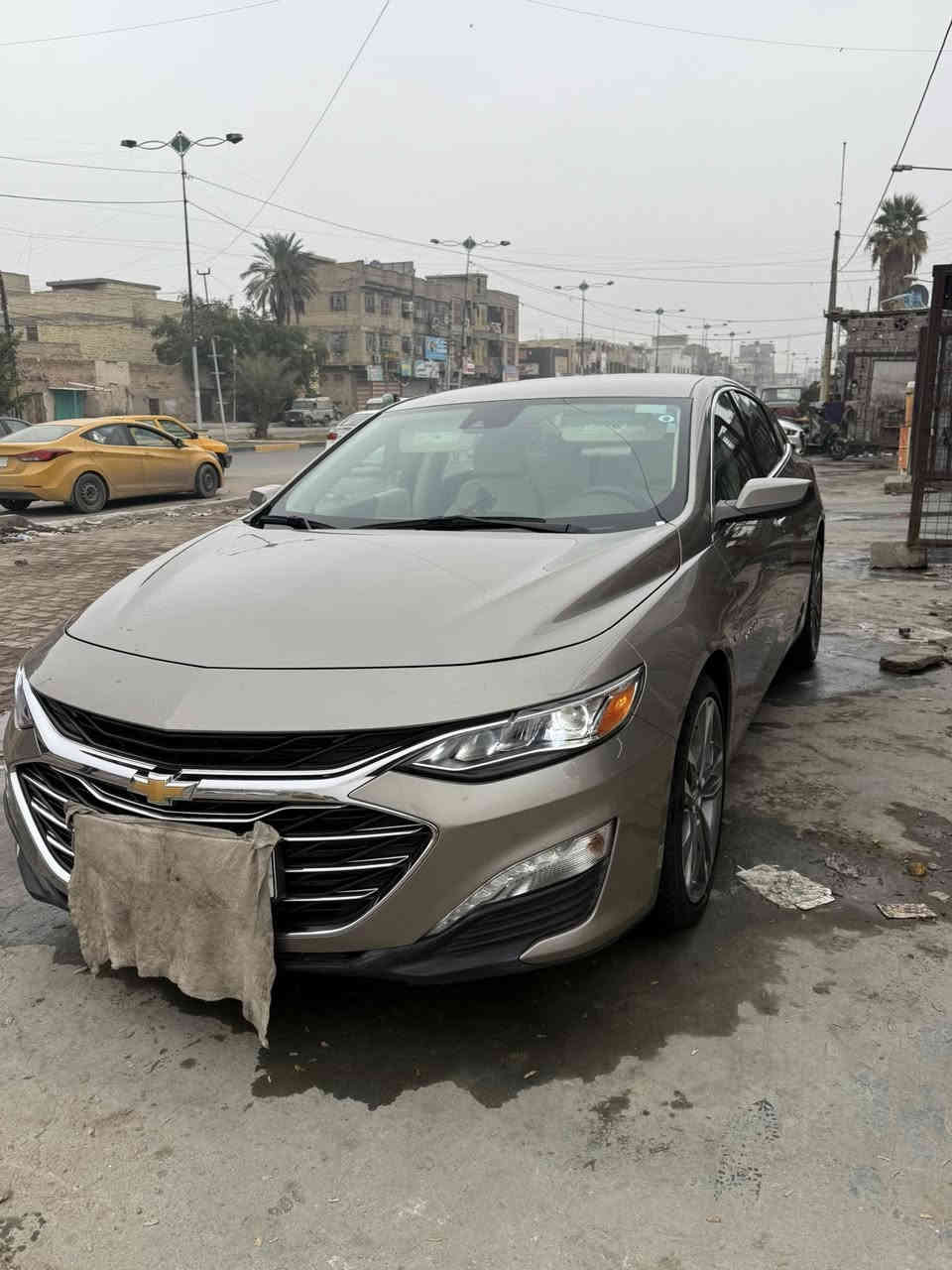 سلام عليكم  شوفر ليت ماليبو 2024 فول مواصفات فئة البريمر واحد على واحد ما عده الفتحه 
بصمه 
ويل 19 بريمر 
رادار جانبي و امامي وخلفي 
كشنات جلد لون اوف وايت مميز حار بارد 
خزن موموري بالكشنات + كشنات كهربائي 
قطعتين تبريد 
بصمه و تشغيل عن بعد 
سايد بريك دكمه 
توقف ذاتي 
حساس ازدحام عند الوقوف 
نظام اوتو بارك 
تحذير عند الخروج عن المسار 
وبعد بيه اهواي مواصفات 
رقم بغداد مكان السياره بغداد 
رقم الهاتف ***********
السعر 175 وبي مجال بسيط جدا 
غير متواجد عل الفيس 
اكرر 
غير متواجد عل الفيس اني مكلف بالنشر
