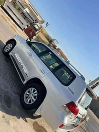 لاندكروزر 10 مكفوله وجديده وخير من الله ماناقصه شي مال جناي معروفه موا...