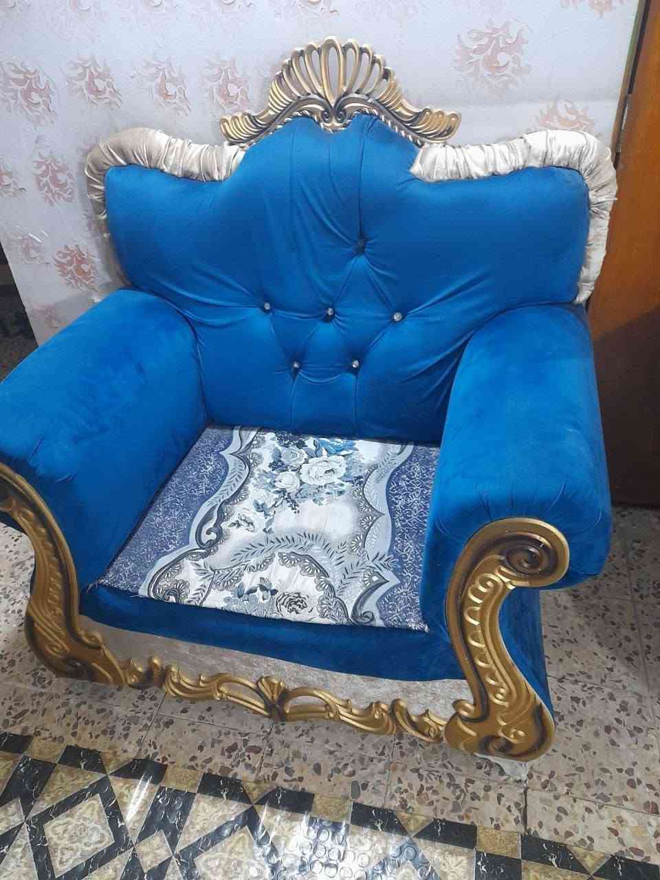 السلام عليكم تخم ونص جديد نظيف مابي ضرر  وسعره ٦٠٠مكان بغداد الكاظميه رقم ***********
