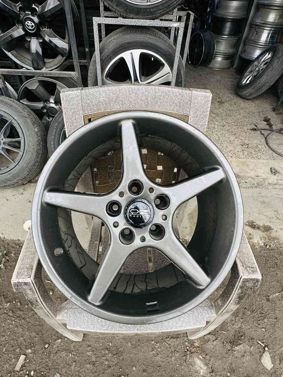 السلام عليكم 
تخم ريسنك دينمك اصلي قياس 17 تو سايز تخم مميز جدا وقليل منه بدون ضرر 
400$
تخم m power قياس 16 اصلي 275$ 
بغداد مجمع مشن تقاطع زيوت معرض الصفار يتوفر توصيل 
للاستفسار واتس اب ***********
