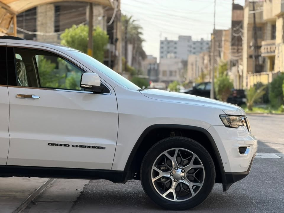 السلام عليكـم 
للـبيع جيب لاريـدو 2020 خليجي وكالة هارلم 

مكفوله كفاله عامه من الضربه والصبغ والتبديل والبارد 
عدا شخط جداً بسيط

الـسياره جـديدة علىٰ وضـع الـشركة ماشية 68  الف فقط 

فول مواصفات 1/1  . 
مواصفات الـسياره :
1.بصمه . 
1. ⁠بـنروما . 
2. 6 سـلندر. 
3. ⁠فـور ويل 4X4 . 
4. ⁠صـندوق كـهرباء. 
5. ⁠رادار جـانبي . 
6. ⁠بـصمه . 
7. ⁠ويل حـجم 20 . 
8. ⁠لايـت زنون . 
9. ⁠كـشافات زنون . 
10. ⁠يـدات نيكل . 
11. ⁠أشايـر بالمـري . 
12. ⁠تـسخين مـري جـانبي . 
13. ⁠تـشغيل عـن بـعد . 
14. ⁠بـگ لايـت LED . 
15. ⁠خـزن ميموري . 
16. ⁠تـحكم ستيرن جهتـان  .
17. ⁠كـشنات جـلد . 
18. ⁠كـراسي 2 كـهرباء . 
19. ⁠كـشنات الامـاميه تدفـئه وتبـريد . 
20. ⁠كـشنات الخـلفيه تدفـئه . 
21. ⁠ستيرن تـحكم كـهرباء مـع تدفـئة . 
22. 4 أنـظمة قـياده . 
23. 3 شـاشات . 
24. ⁠⁠نـظام تـوقف ذاتـي . 
25. ⁠نـظام ايـگو . 
26. ⁠نـظام سـبورت . 
27. ⁠دمـام خـلفي . 
28. ⁠شـاشة اعـطال . 
29. ⁠مـانع انـزلاق . 

وبـعد بيها مواصفات… 

( السياره جديده على وضع الشركه 
البصمه الثانيه غير مستخدمه 
سبير الشركه منازل 
سماعات الشركه والريمونت تحكم الشاشات غير مستخدم )

رقـم بـغداد بأسمي شـخصيًا 
سنويه لغاية 2031  
المـكان / بـغداد 
للأستفسـار أكثر الاتـصال علىٰ الأرقام التاليه 
*********** 
***********
الـسعر : عـند الاتـصال
