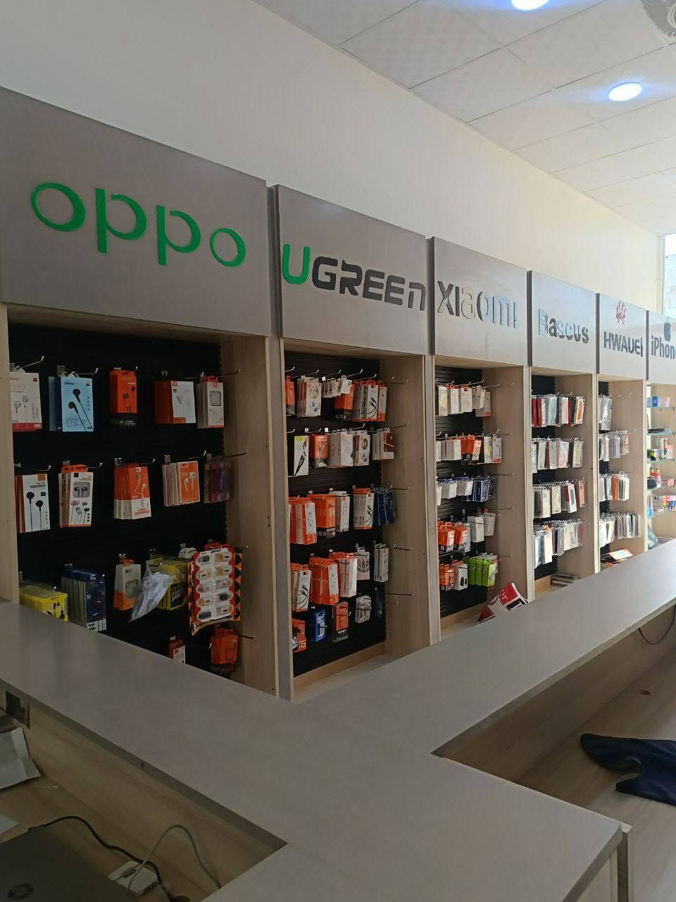 ✨ فرصة مميزة لأصحاب المحلات والمشاريع التجارية ✨
🛒 للبيع فاترينات عرض بحالة ممتازة

✅ العدد: 12 فاترينة عرض تركية (NDF)
⭐ تُعد من أفضل أنواع الفاترينات من حيث الجودة والمتانة والمظهر.

📦 مواصفات الفاترينات:
✔️ كل فاترينة تحتوي على مخزن علوي ومخزن سفلي داخل الفاترينة.
✔️ يوجد مخزن 
 بجانب العلامة التجارية، بالإضافة إلى مخزن سفلي مع كل فاترينة، مما يوفر مساحة كبيرة لترتيب وخزن البضائع.

🧾 بالإضافة إلى:
✔️ عدد 2 ميز كاشير

💰 الكلفة الأصلية: حوالي 6,000,000 دينار عراقي
🔥 السعر المطلوب: 3,000,000 دينار فقط

📍 العنوان:
الكوت – الضباظ – شارع كاظم عبيد

📞 للاستفسار والتواصل:
***********

🚀 فرصة ممتازة لتجهيز أو تطوير محلك بسعر أقل من نصف الكلفة الأصلية، لا تفوتها!
