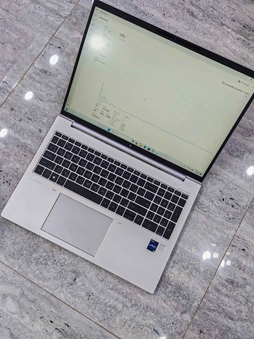 🔥💻 فخامة الفئة العليا (EliteBook) تجتمع مع الأداء الجبار!
​للمحترفين، المبرمجين، ورجال الأعمال 👨‍💻💼.. نقدم لكم اللابتوب الفاخر HP EliteBook 860 G10 بمقاس 16 بوصة. جهاز مستخدم بنظافة فائقة جداً (فوق الممتاز وبحالة الوكالة 💎)، يتميز بتصميم "سوبر سِلم" نحيف، وغلاف معدني يجمع بين الأناقة المطلقة والمتانة! 🌟
​📊⚙️ المواصفات الفنية الشاملة:
​📌 الموديل: HP EliteBook 860 16-inch G10 Notebook PC.
​🧠 المعالج: Intel® Core™ i7-1365U (الجيل 13 الأحدث) – أداء جبار ينجز المهام الثقيلة بكل سلاسة، مع استهلاك ذكي وموفر لطاقة البطارية ⚡🔋.
​🖥️ الشاشة: عملاقة بمقاس 16 بوصة وبدقة عالية (1920×1200) – مريحة جداً للعين، ومثالية لتعدد المهام والتعامل مع المستندات الضخمة 👀✨.
​🚀 الذاكرة (RAM): 8GB DDR5 – تمنحك استجابة صاروخية وسلاسة تامة، مع إمكانية الترقية مستقبلاً 📈.
​💾 التخزين (SSD): 256GB NVMe – سرعة إقلاع فائقة ونقل بيانات في لحظات معدودة ⏱️✈️.
​🛡️ نظام التشغيل: Windows 11 Pro الأصلي – مفعل بالكامل ومزود بأعلى مستويات الحماية والأمان لبياناتك وأعمالك ✅🔒.
​💰🔥 السعر حصري ومميز: 750٫000 دينار عراقي فقط! 🏷️💵
​🏃‍♂️📞 لا تدع الفرصة تفوتك! للحجز والاستفسار:
تفضلوا بزيارتنا في مكتب اليسر لأجهزة الحاسوب (بغداد - شارع الصناعة)، أو تواصلوا معنا عبر:
​📩 إرسال رسالة خاصة للصفحة.
​📱 الاتصال المباشر على الرقم: ***********

