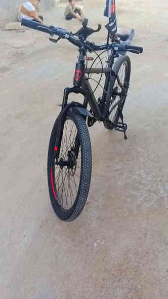 سلام عليكم بايسكل رياضي البيع 
صار شهر من اخذته بعده جديد 
البيع 90 وبي مجال 
مكان القبله شارع مدارس 
***********
