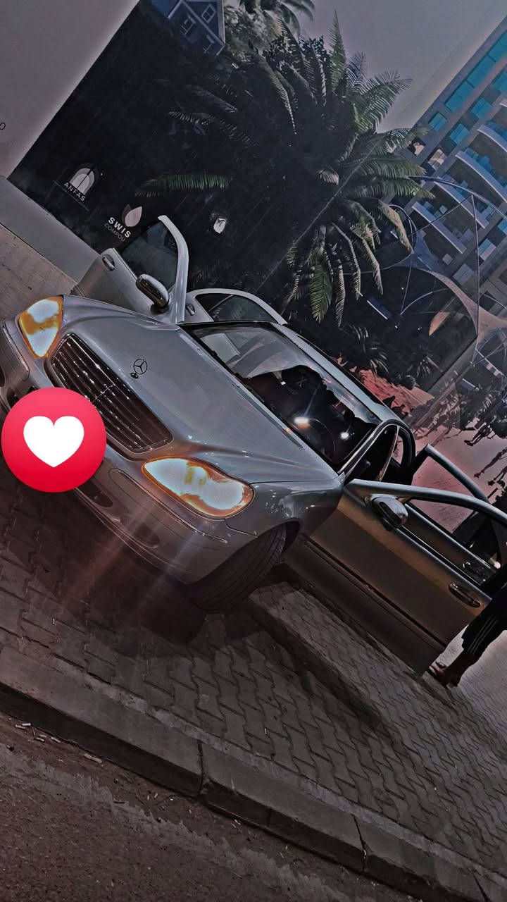 السلام عليكم
W220 S55 AMG.                                                اصل
ادوات ادوات ادوات بدون رقم تسجل على قرار 48
سياره شلعه معدل بطناش بلسحب AMG بعد والجنايه يعرفون جاي اسولف مواصفاته معروفه 
السياره صار شهرين متروكه  سياره حلوه حرامات ما تسجل بس انا شويه مضنوك ماديا 
السعر 55 رقم الهاتف ***********
