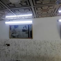 محل حلاقه للبيع كراسي ٢ فاترينه واحده مري ٢ امام و٢ ضهر ٢شسوار مكائن +...