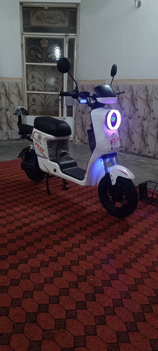 سلام عليكم R9للبيع 2025جديدة مستعملة 15يوم كلشي بيهة يشتغل مابيهة اي نقص سيباية و بايدرات موجودة 5بطاريات 2كارتات 2سويجات ريموت1كلشي بيهة بلادي وشغال السعر425بيهة مجال قليل 
مكاني بغداد حي البتول قرب الجسر الفرنسي 
/ للتواصل***********/
