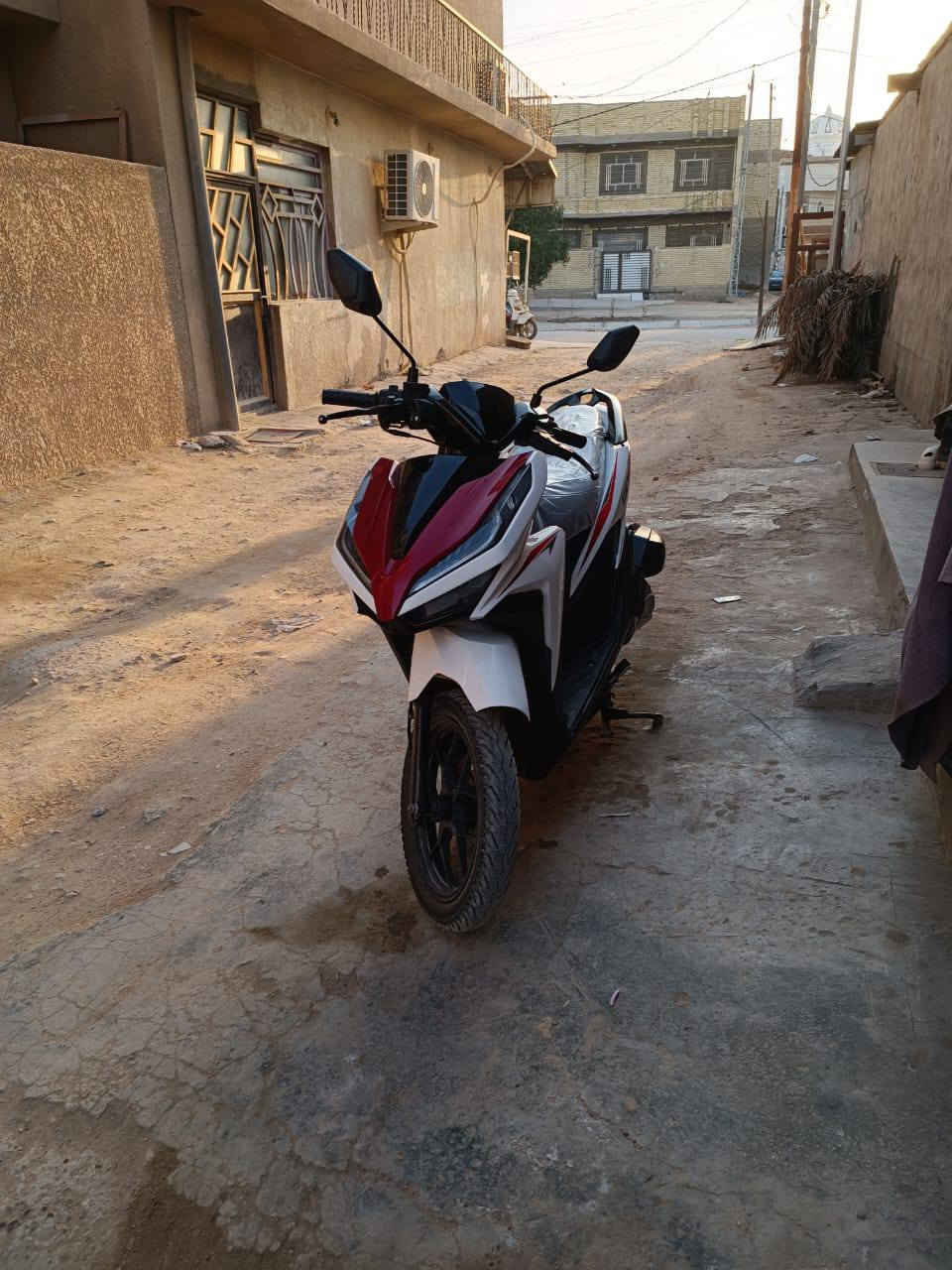 سلام عليكم دراجه هوندا للبيع اوامراوس دراجه جديده مملعوب بيه أحله من الصوره موديل 2023 دراجه مماشيه اهواي  السعر خابرني اوتدلل رقم الموبايل ***********هم بي واتساب
