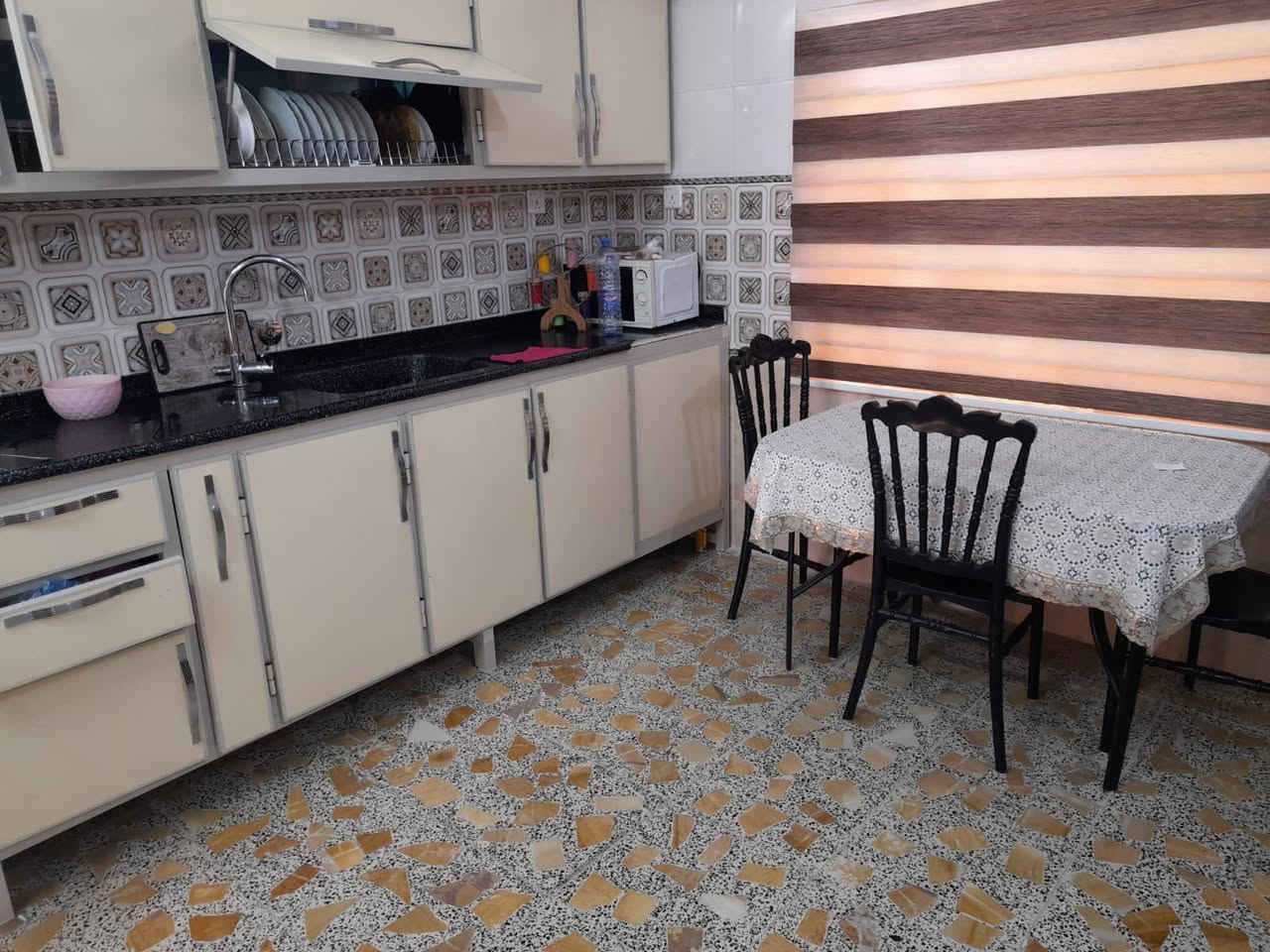 عقار تجارى للبيع مساحة ٢٠٠ م مسلح طابقين كله بناء كلاسك قديم حي الجهاد شارع الإطفاء خلف الالعاب
شارعه عرض ٢٠ قرب سنتر الحسنين  ابيع سعر قطعة أرض تريد ١٠٠ او ٢٠٠ 
البيت باسمي بدون دلال مباشر
الاستفسار ***********
