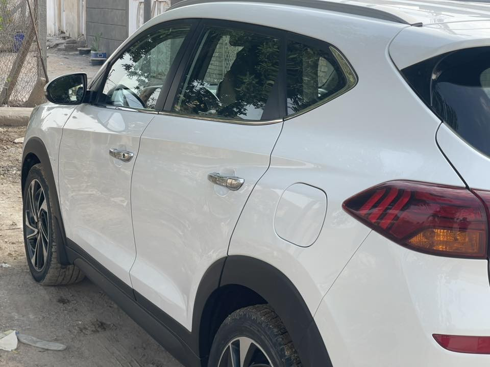 توسان 19 كفاله عامه 
ماشيه 65 كم 
رقم اربيل 
مكانه ديوانيه 
سعر 200
*********** وات ساب
