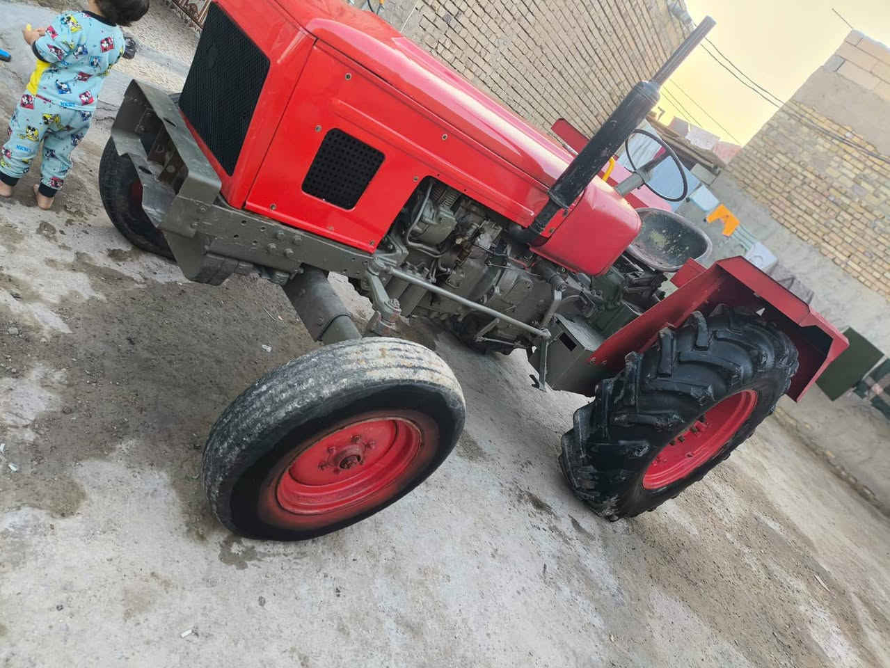 السلام عليكم دركتل عنتر موديل ٨٨بدون رقم جاهزة محرك لا تنقيص ولا تبخير أي نقص مابية  مكاني ميسان الشراي يتصل ***********/***********
