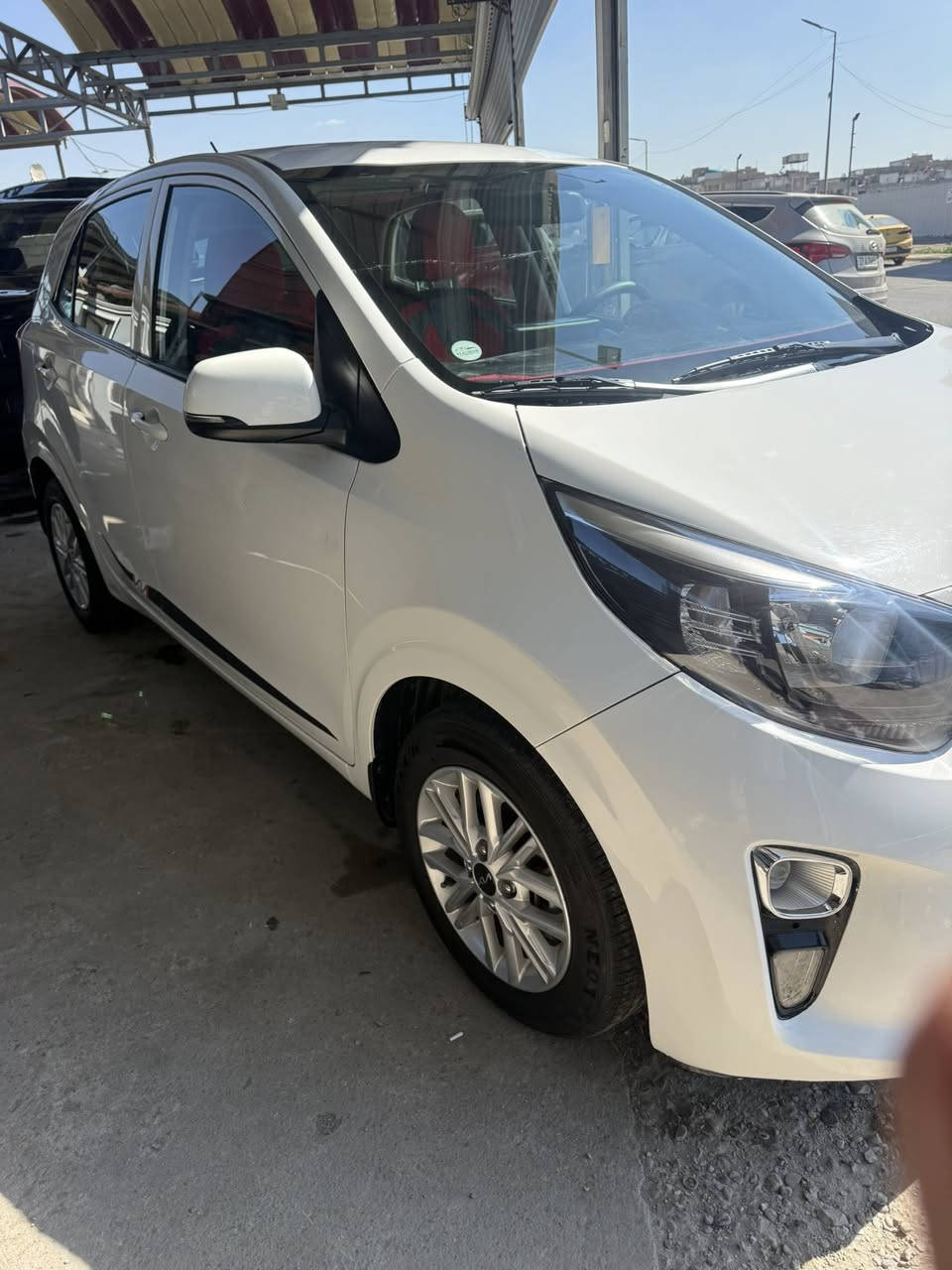 السلام عليكم للبيع كيا بيكانتوا 2023 خليجي محرك 4 سلندر دوش تحكمات شاشة كامرة مري شفط 4 جام كهرباء ويل كب دبل بلاجكتور رقم اربيل شرط التحويل ماشية 11 الف فقط بيها طخة بالصندوق مبدل بدون دواخل مكان السيارة بغداد زيونة للاتصال ***********
