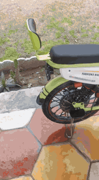 بايسكل شحن للبيع مابي اي ضرر السعر 350
وبي مجال  للاستفسار الاتصال ع رقم ***********
