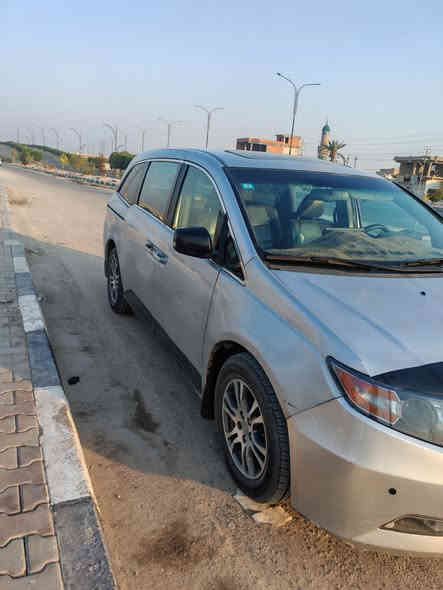 هوندا ياباني 7 راكب موديل 2012 محرك 6 سلندر حجم 3500 جاهزه من كل شي بيه صبغ  4 قطع هزه جديده
مكانه الانبار الخالديه
السعر 75
***********
