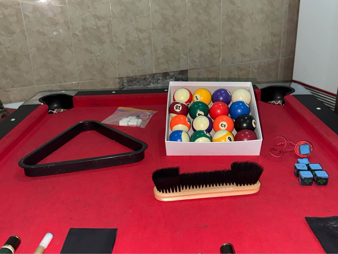 سڵاو 
ئەم مێزە یەک مانگە بەستراوە ١٤ یاری لەسەر کراوە باشترین ماڕکەی عالەمیە شازی یاری کردنی هەیە کوشن و تۆپ و دارەکانی ستانداردە ٦ چۆکی لەگەلە تەنیا یەک ١ دانەی بەکار هاتوە ئەویش نیوەی تیا ماوە ئەوەنە پاک ماوە 
سێگۆشەیەکی ئەسڵ بەکارم نەهێناوە
سێتێک داری تۆڕنەمێنت ئەسڵ
٢ داری ٣٠ هەزاری لەگەڵە
دوو جانتای جلد
نرخ ٥٠٠،٠٠٠ هەزارە 
ئەگەر موشتەری نامە بنێرە یان پەیوەندی بکە 
*********** أربيل, العراق
