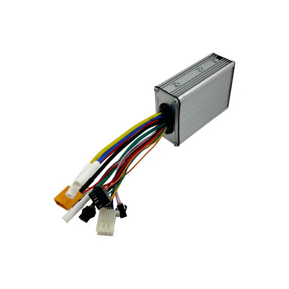 عربي:
عقل (جهاز تحكم) سكوتر كهربائي أصلي 48V 21A (Brushless Motor Controller)
تفاصيل المنتج:
 نوع القطعة: وحدة تحكم ذكية بالمحرك (DC Brushless Motor Controller) الخاص بالسكوترات الكهربائية.
 الجهد (Voltage): يعمل بنظام DC 48V.
 التيار (Current): بقوة 21A لضمان أداء قوي ومستقر للمحرك.
 نظام حماية البطارية: مزود بميزة الحماية من انخفاض الجهد عند 39V (Low Volt Protected 39V) للحفاظ على عمر البطارية من التلف.
 نظام الفرامل: يدعم فرامل المستوى المنخفض (Brakes: Low Level).
 الأجهزة المتوافقة:
 ممتاز كقطعة غيار بديلة لسكوترات Kugoo M4 / Kugoo M4 Pro.
 متوافق مع سكوترات T4 Max (Single Drive) و ZWheel T4 Max والموديلات المشابهة التي تعمل بنفس المواصفات.
 رقم الموديل (Model Name): YKYJ06DFOC01-A / RX-100-ABS-ELECTRON.
 المميزات: يحتوي على ضفيرة أسلاك متكاملة لتنظيم السرعة، الفرامل، وتوزيع الطاقة الذكي للمحرك.

کوردی:
عەقڵ یان کۆنترۆڵەری ئەسڵی سکۆتەری کارەبایی 48V 21A (Brushless Motor Controller)
وەسفی بەرهەم:
 جۆری پارچە: کۆنترۆڵەری بێ فڵچە (DC Brushless Motor Controller) تایبەت بە سکۆتەرە کارەباییەکان.
 ڤۆڵتیە (Voltage): کاردەکات لەسەر DC 48V.
 تەزوو (Current): 21A بۆ پێدانی هێز و خێراییەکی جێگیر.
 سیستەمی پاراستنی پاتری: خاوەنی سیستەمی پاراستنی نزمبوونەوەی ڤۆڵتیەیە لەسەر 39V (Low Volt Protected 39V) بۆ ڕێگریکردن لە تێکچوونی پاترییەکە.
 سیستەمی برێک: پشتگیری برێکی ئاستی نزم دەکات (Brakes: Low Level).
 مۆدێلە گونجاوەکان (Fitment):
 زۆر گونجاوە وەک پارچەی یەدەگ بۆ سکۆتەرەکانی Kugoo M4 / Kugoo M4 Pro.
 گونجاوە بۆ مۆدێلەکانی T4 Max (Single Drive), ZWheel T4 Max و هاوشێوەکانیان.
 کۆدی بەرهەم (Model / Model Name): YKYJ06DFOC01-A / RX-100-ABS-ELECTRON.
 تایبەتمەندییەکان: خاوەنی وایەری پێویستە بۆ ڕێکخستنی خێرایی، برێک، و گەیاندنی کارەبای بزوێنەرەکە بە شێوەیەکی زیرەک. السليمانية, العراق


**إذا كنت صاحب هذا الإعلان وتريد حذفه لأي سبب، رجاءا أرسل رسالة إلى الدعم الفني**