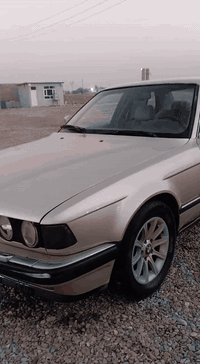 BM 735
موديل 1994 

رقم بغداد انكليزي 

سيارة بأسمي وسنويه لل 29 

مكان سيارة ديالى خالص

كير ومحرك مال صقر 2001 مسكر 

كير ومحرك مكفولات 

منظومة غاز يعني سيارة غاز + بانزين 

كهربائيات + كيجات كلهن شغالات

داخل سياره جلد 

تبريد شغال 

تراي سيارة 200

نقوصات السيارة 
1- الخط مال ايرفلو ضارب فه سيارة بيه خربطه بسيطه بلسلولي 
2- البوش مال صدر خلفي تعبانات يعني بلطسات قويه تصير طبطبه 
3- قايش مال كمبريسر تبريد فقط تبريد كله شغال ومكفول 

سعر سيارة 55 وبيه مجال 

كلشي بلسيارة مذكور واي ستفسار هذه رقمي 

***********
