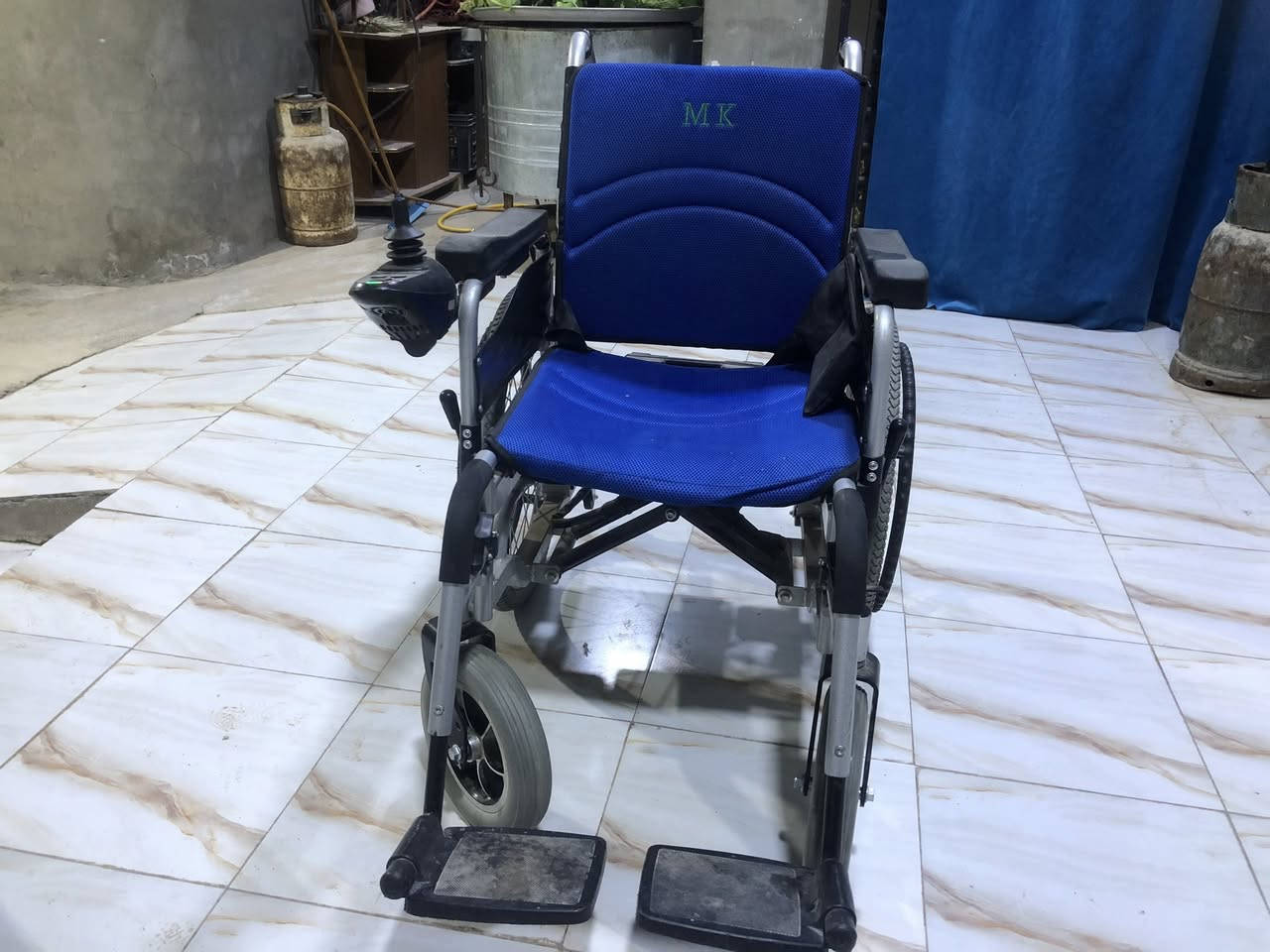 سلام عليكم عربانه شحن للبيع استخدام قليل 
السعر ٤٠٠ الف 
الرقم *********** 
مكان حله شارع ٨٠ جهة النجف
