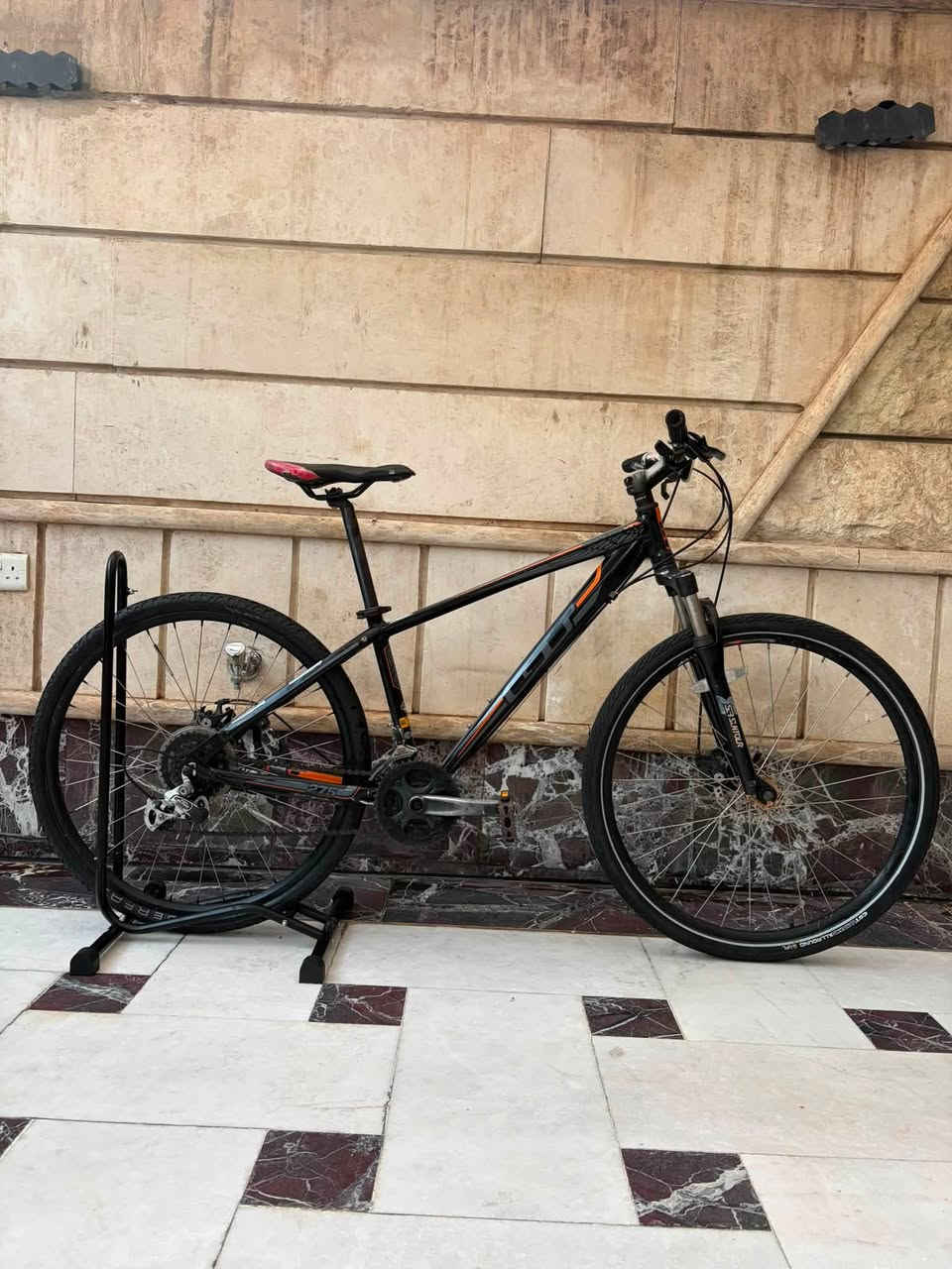 السلام عليكم
للبيع بايسكل ماركه GT🌟
الحجم 27،5 
دبل امامي SR SUNTOUR تحكم قفل فتح 
سستم التوس 8x3 
بريكات دسك تيكترو 
ركبه ستيرن مختوم GT 
الدراجه وضع حاويه وغير مستخدمه داخل العراق

السعر 240 الف🌟
للتواصل/***********☎️
مكاني بغداد زيونة 710📍
يتوفر توصيل جميع انحاء العراق🚚
