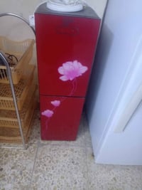السلام عاليكم عندي غراض للبيع براد ماء شغال بحاله جيدة بارد حار طبيعي ...