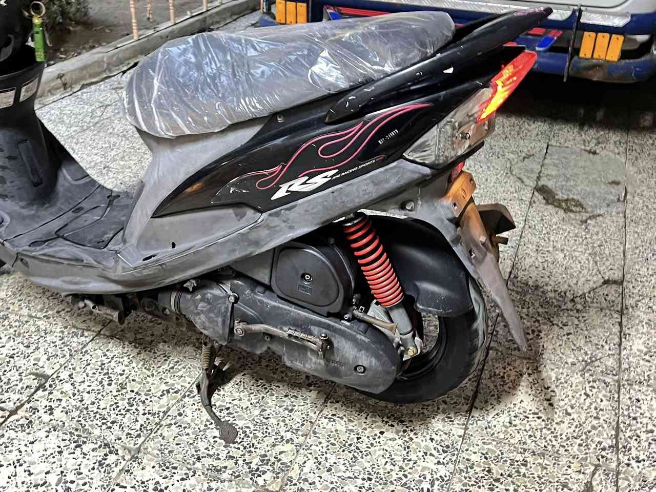 السلام عليكم دراجة للبيع رنبة صار 5 ايم من نازلة مكفولة مكينة كفر بلادي المكان بغداد حي جميلة ***********
