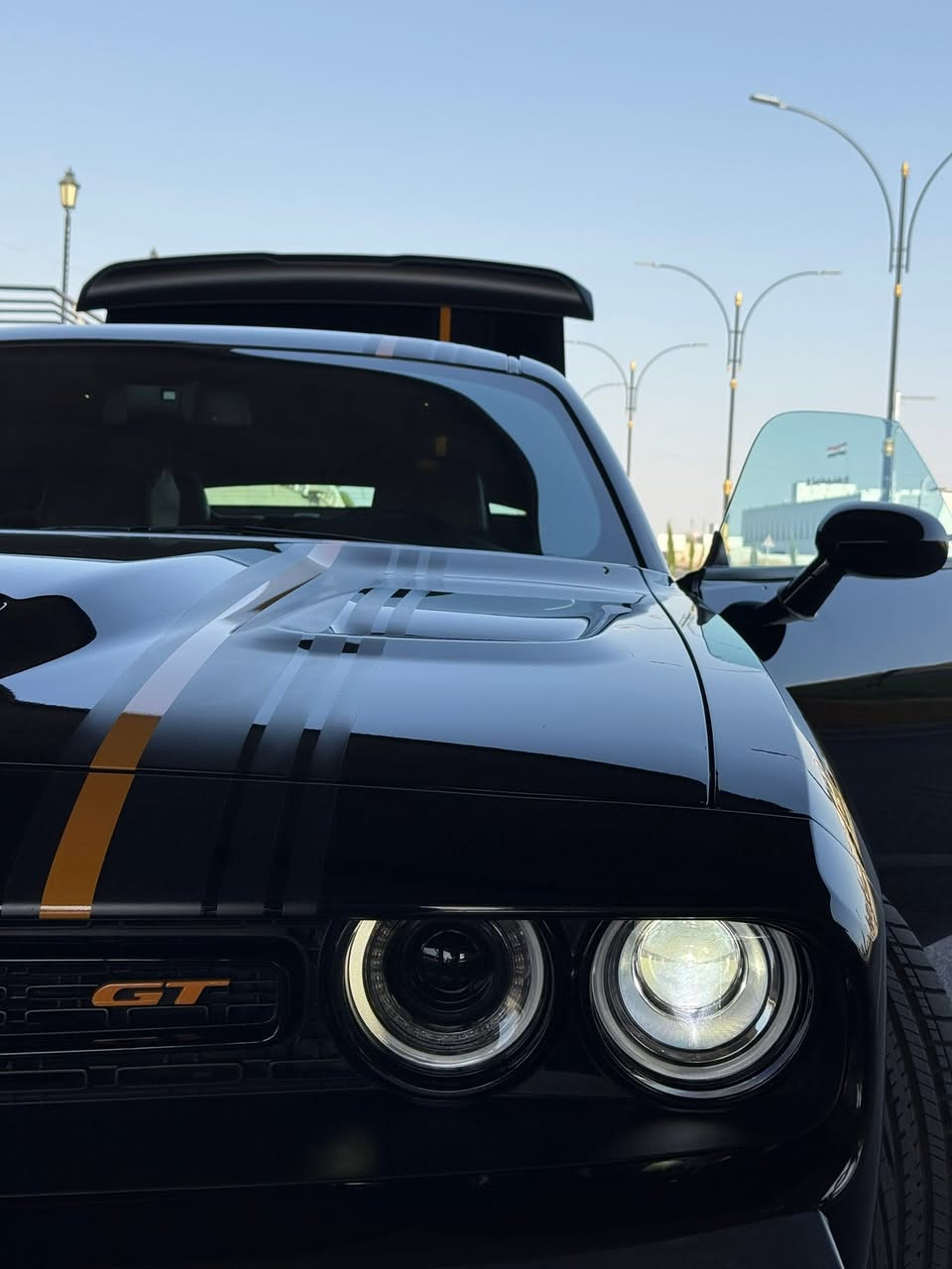 جالنجر هيمي اورنج ادشن
فول فول مواصفات بصمة سلايد فتحة 

GT PLUS HEMI ORANGE EDITION . LastCall

الموديل :2023
العداد : 7340m
المحرك : V6.  3.6L .
السعر : 270
رقم بغداد
موقع السيارة : الموصل

المواصفات :
* نسخة ORANGE EDITION. 
* خطوط طولية على الهيكل. 
* مكابح رياضية برمبو خاصة بالون البرتقالي. 
* جناح خلفي اسود. 
* ويل قياس 20 انچ اسود . 
* ستيرن رياضي D
مقاعد رياضية من الشاموا مع خطوط بالون البرتقالي. 
* نقطة عمياء . 
* مصابيح أمامية زنون . 
* المصابيح الأمامية مع LED . 
فجوج برمبو بلادي امامي ٦ بستم خلفي ٤
* حساسات . 
* شاشه كبيرة مع نظام ملاحة نفكيشن GPS .
* الشاشة مع اوپشنات SRT . 
* سستم صوت الپاين .
* فتحت سقف (سلايد) . 
* ذاكرة لحفظ وضعيات الجلوس (ميموري) . 
* مقاعد أمامية تبريد وتدفئة . 
* تشغيل عن بعد . 
* ستيرن كهربائي . 
* تدفئة ستيرن . 
* محدد سرعة . 
* تلفون بلوتوث . 
* كاميرا خلفية .
* كير شفتر بالستيرن .


**إذا كنت صاحب هذا الإعلان وتريد حذفه لأي سبب، رجاءا أرسل رسالة إلى الدعم الفني**