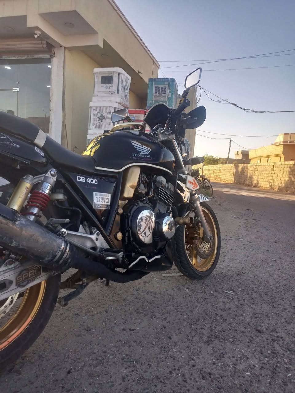cB400للبيع  دراجه مسجله وكامله دراجه نضيفه وبيهي معدل وذا اكو مراوس بهاوجي اراوس سعر دراجه 17 وبيهي مجال لطيبين رقم ***********
