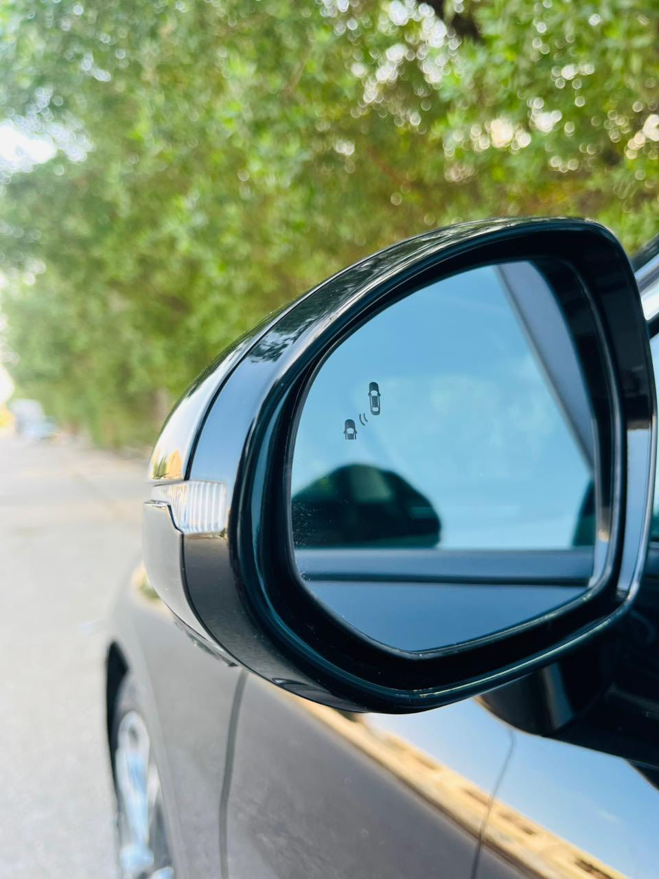 السلام عليكم
للبيع فقط كي فايف 2024 EX فول 1/1 اسود

محرك 1.6 لتر تيربو بقوة حوالي 180 حصان، وناقل حركة أوتوماتيكي 8 سرعات، مع ميزات فاخرة مثل فتحة سقف بانوراما، شاشة لمس كبيرة، مقاعد جلدية مدفأة ومبردة، وأنظمة مساعدة للسائق مثل الرادار وتنبيه الخروج عن المسار، وشاحن لاسلكي 

السعر 207$ وبيها مجال

ماشيه 17 الف جاهزه من كلشي متصرف دينار 

صبغ بنيد فقط بدوان دواخل صور الضرر مرفقه ايرباك دركه فقط 
وراجع سستم

رقم اربيل الجديد تحويل وكاله حسب رغبه المشتري

مكاني بغداد الدورة *********** متوفر واتساب
