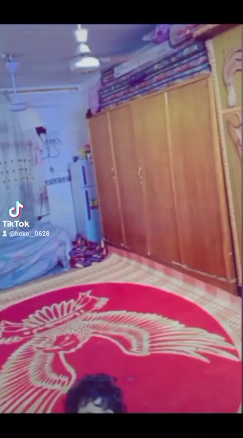 بيت للبيع مساحة ٢٠٠ متر
الموقع حي الغدير / قرب الكراج الاخير 
طابق واحد  بناء قديم 
٣ غرف نوم وصاله واستقبال ٦ في ٤
وصحيات ومطبخ 
كراج وحديقه.
السعر ١٢٥ وبي مجال بسيط
رقم الهاتف ***********
