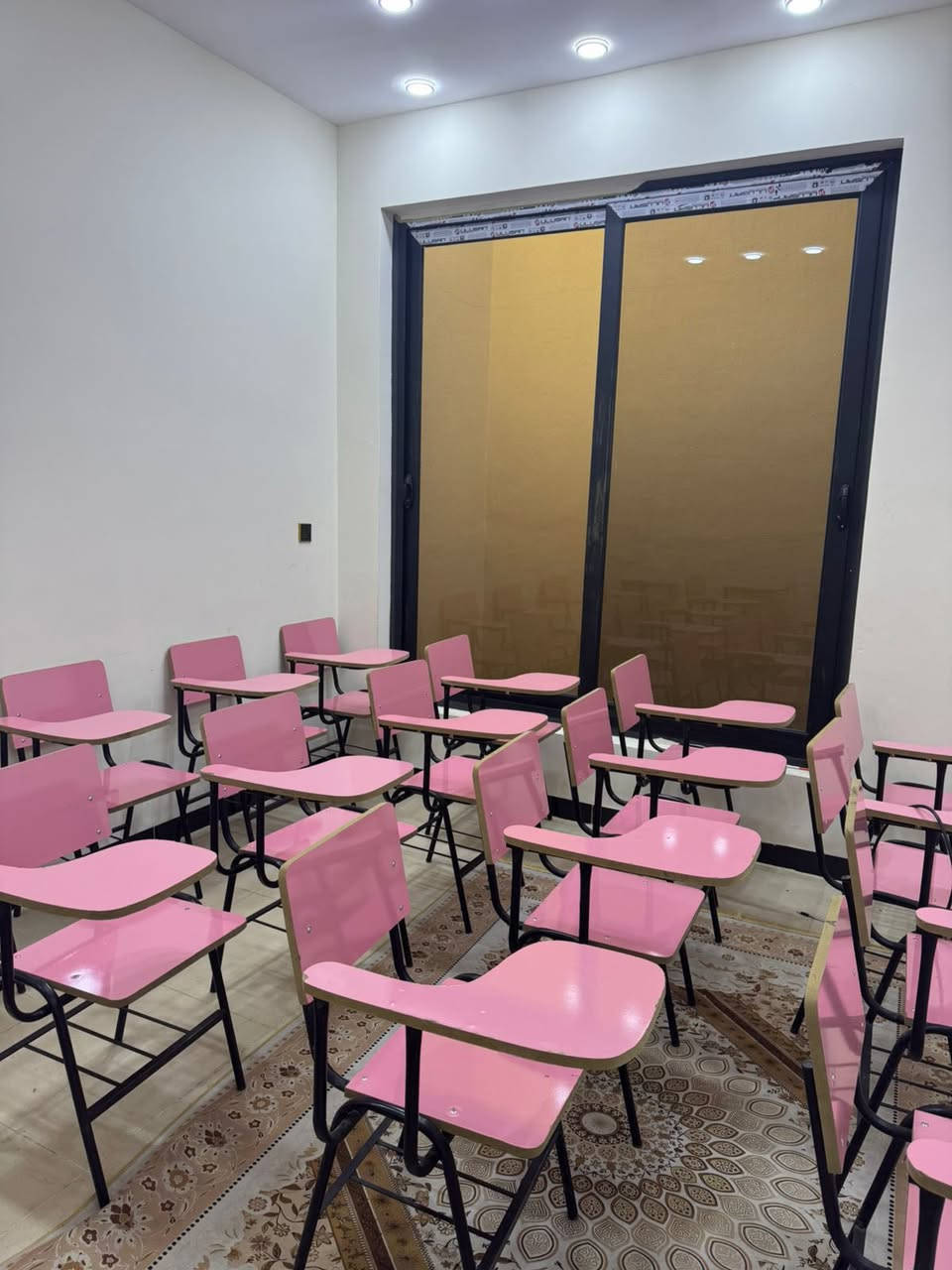 السلام عليكم 
قاعات دراسية للايجار 
للاستفسار ***********
مكيفة ومؤثثة كاملة من كل النواحي
ويوجد ايضاً شاشات عرض
