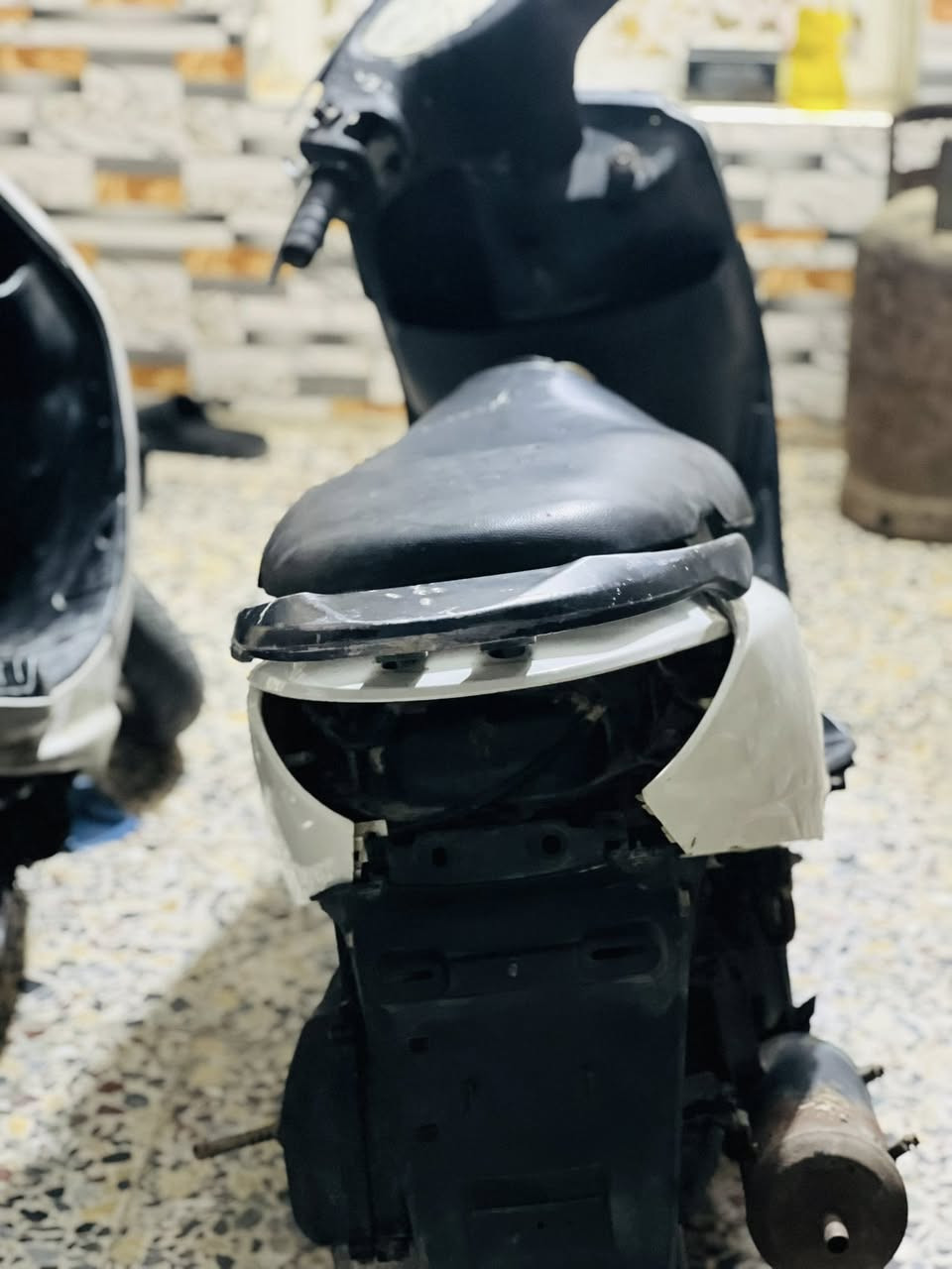 دراجه بريز ياباني دراجه حلوه وكامله بيهه بس ناريه للراس بلك ماكو واير مكطوع بس والباقي شغاله تواير جدد كفرات جدد السعر ١٥٠ بيهه مجال قليل مكان قلعه السكر ***********
