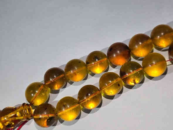 بسم الله الرحمن الرحيم
للبيع مسباح كهرب الألماني نوادر النوادر
يعتبر الكهرب الألماني هو الأقدم في عالم الكهرب
هذا المسباح حشري محشر بلكامل كل خرزة فيها قصه  من قصص الزمن القديم 
قطعه تحفه قد صاغها الرحمان
وزن 64  غرام من الذهب الاحمر
*********** واتساب
