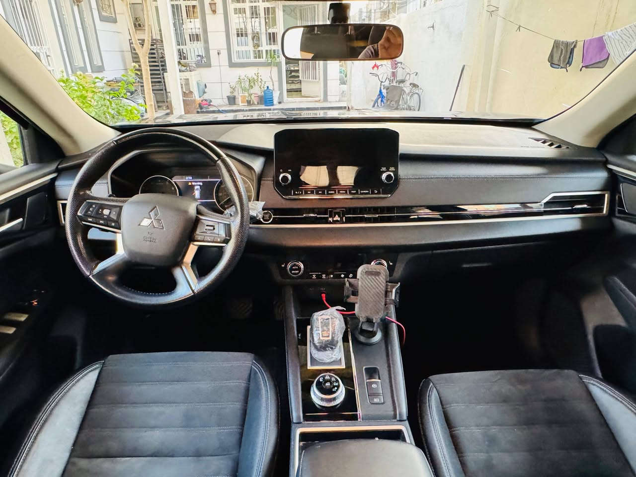 2023 Mitsubishi Outlander, SE
ميتسوبيشي اوتلاندر فول ماعدا فتحة 
موديل 2023 
*ادوات وصنع ياباني اصلي
*محرك 4 سلندر 2500 
ماشية   53 الف
*مقاعد 7 راكب

*سعر 210  ورقة 💵 رقم بغداد 
العنوان بغداد
رقم تلفون
***********
المواصفات SE  فول ماعدا فتحة
*بصمة
* 4 كاميرات 360 درجه 
*تبريد قطعيتن امامي وخلفي
*صندوق شفت كهربائي
*ابواب بصمة
*بريك بصمة
*كشنات كهربايي و هيتر 
*مراية اشارة ورادار وكامره
*ويل كروم
*تحكمات استيرن
*اضاءات زيون كامل امامي وخلفي
*حساسات امامي خلفي
*رادار مانع تصادم امامي 
*دخول ذكي بصمة 
*تحكمات ستيرن جهتين 
*كروس سرعة
*كير شفتات خلف الستيرن 
*وضعيات قيادة 6 
*هاند بريك بصمة 
*نظام اوتو هولد 
*نظام مانع الانزلاق
