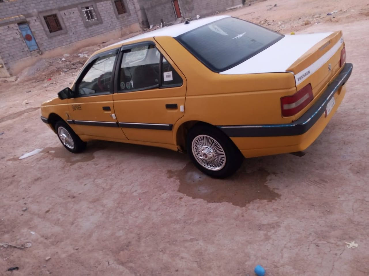 سلام عليكم بيجو ٤٠٥ للبيع موديل ٢٠١٦ مكينه أو كير جدد تخم تاير جديد حداديه نضيفه كهربائيات شغالة تبريد شغال السعر ٣٢العنوان البصره كرمه علي نقال ***********

