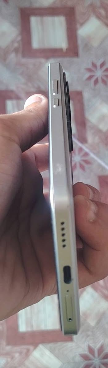 بوكو x6 pro 5G للبيع او مراوس هونر x9c 
ذاكره الجهاز 512
المعالج 12 يشغل 120 فريم بوبجي
نضافه الجهاز 90%
مكاني جبله الشراي
لتواصل والسعر 👇
رقم الهاتف : ***********
بليل متواجد فقط
