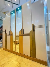 ٥قطع • نظيفة • غرفة خشب