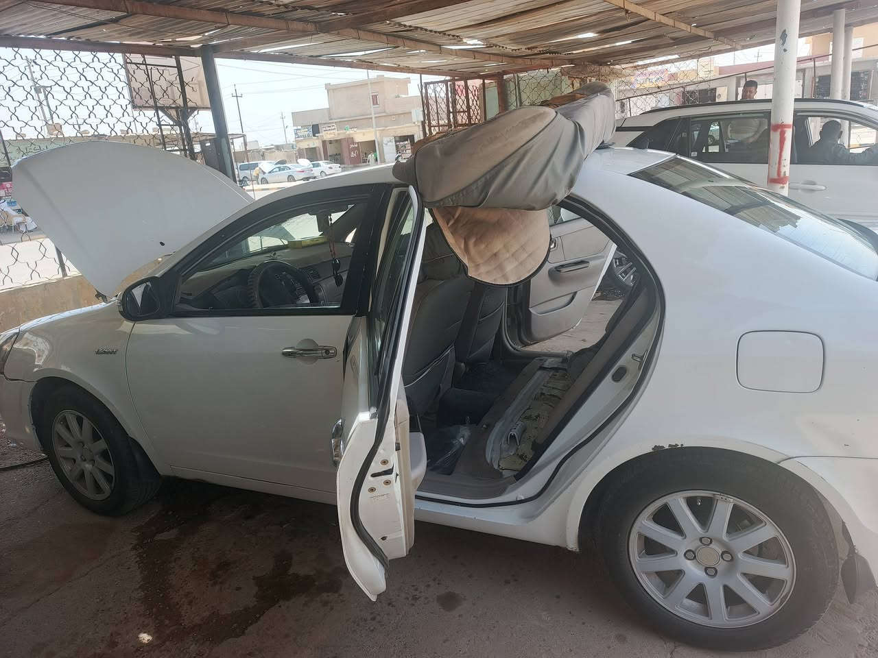 جيلي موبل للبيع ابيض الون موديل 2013 رقم نكليزي فول الفول *********** السعر 60 بيها مجال مكاني صلاح الدين تكريت كلها شغالة تبريد ثلج
