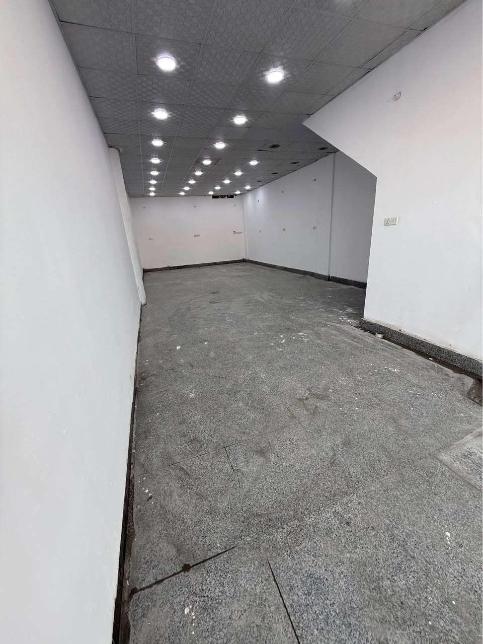 محل للايجار 
موقع تجاري شارع غدير فرات 
مقابل دائرة الكهرباء 
المساحه 57 متر 
للاستفسار *********** النجف, العراق
