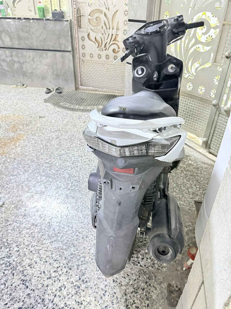 سلام عليكم شباب سكنس لد ياباني اصلي دراجه خيرمن الله عوزه خرز كلاجات بيهن صوت وعوزه جاملق امامي الدراجه مفتوحه والفات فقط مكاني بغداد متواجد خاص وعلى واتساب***********
