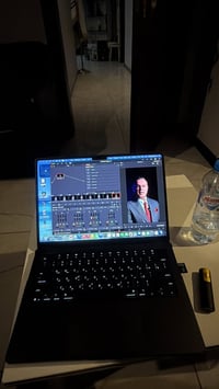 الابتوب ماك بوك ام فايف ذاكرة 512 رام١٦" جديد ساله شهر عندي مشحون ١٠ م...