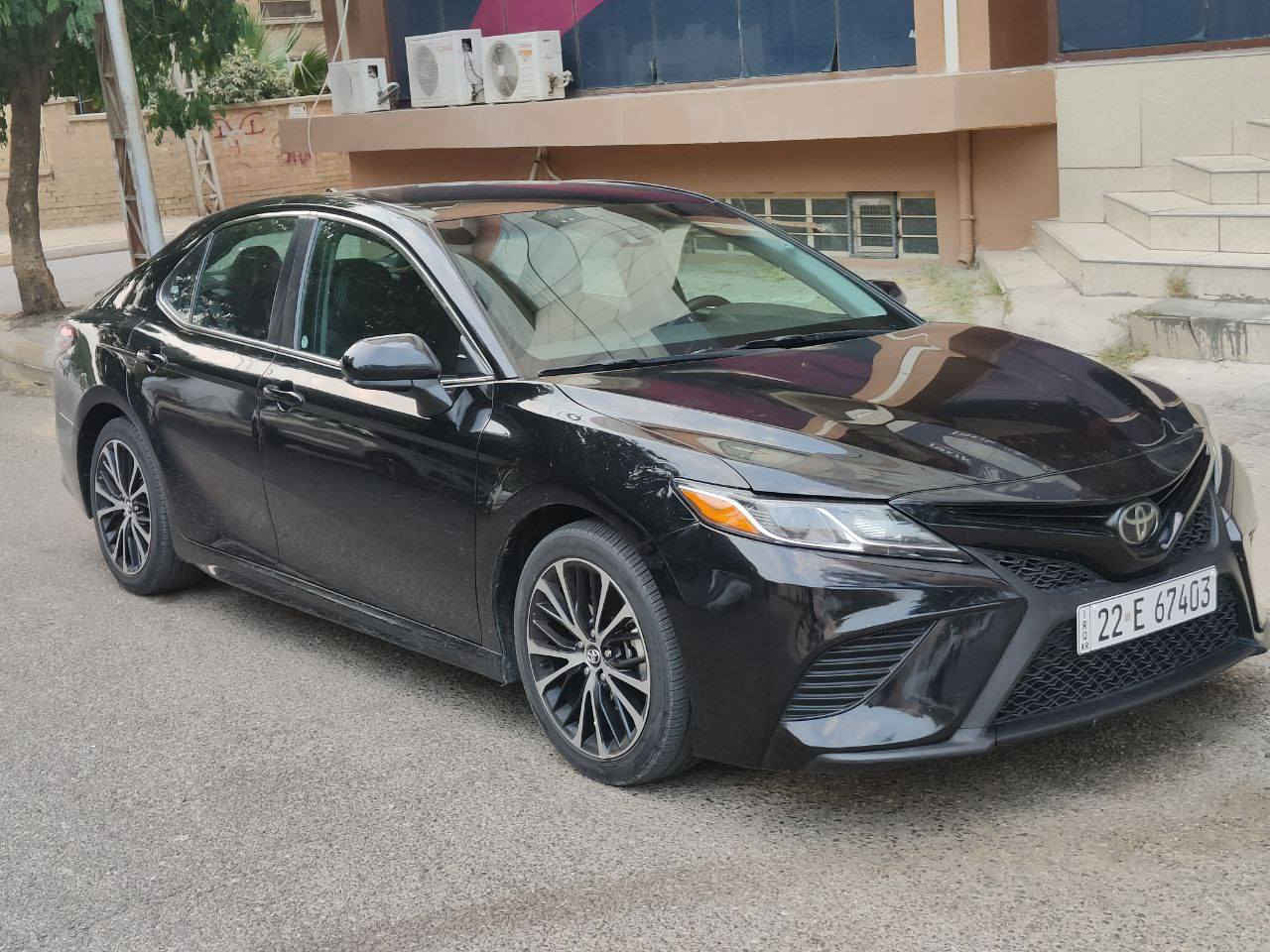 كامري 2020 SE موصفاتها معروفه بدون حادث مكانها كركوك بطاقة بانزين وياها شرط التحويل بيها مجال كلش قليل للأستفسار فقط اتصال بعد الساعه 4 مساءآ لأن ملتزم بدوام للأستفسار ***********
