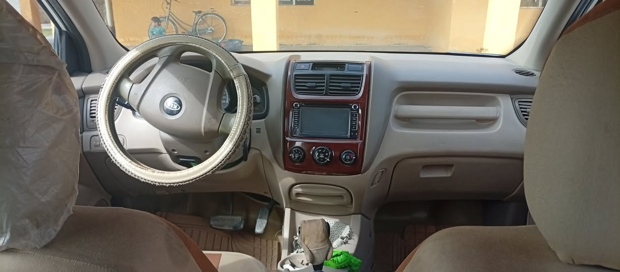 سلام عليكم سياره سبورتج للبيع موديل 2009 وارد خليجي مكفولة كفاله عامه رقم بغداد فول مواصفات كامره خلفيه فتحه سقف سعر السياره 130 ورقه وبيها مجال مكان السياره بغداد سبع البور 
***********
***********
